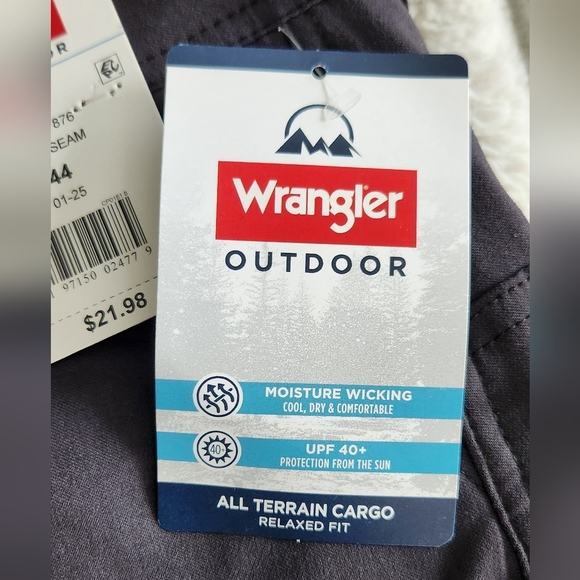 🩳 Wrangler Men’s Black Outdoor Cargo Shorts – Size 44, NWT, 10” Inseam, UPF 40 - Picture 3 of 12